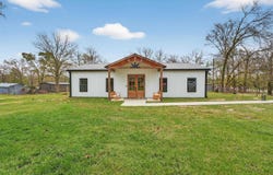 1075 First Rd, Diana, TX 75640