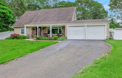 5 Hysler Court, Coram, NY 11727