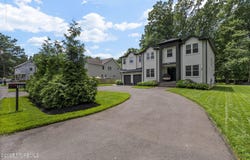 129 Magnolia Lane, Middletown, NJ 07748