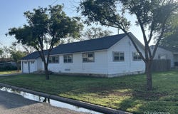 1511 Ave C, Levelland, TX 79336