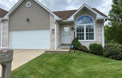 607 Crestview Ln, Lower Burrell, PA 15068