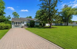 1 Dale Lane, Smithtown, NY 11787