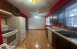 280 5th Avenue SW, Britt, IA 50423