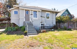 219 W 15th St, Port Angeles, WA 98362