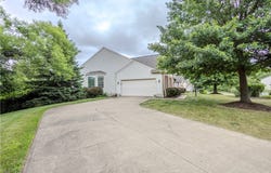 1852 Southpointe Circle NE, Canton, OH 44714