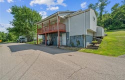 29 Creedmore Rd, Cecil, PA 15321