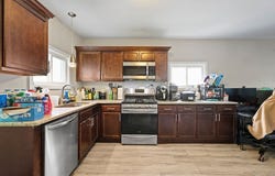 31 Alderman St, Holyoke, MA 01040