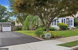 127 CRESTVIEW ROAD, UPPER DARBY, PA 19082