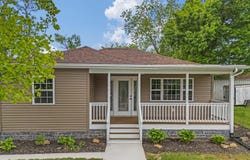 104 E 9th Street, Willow Springs, MO 65793