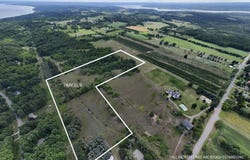 003 E Fort Road, Suttons Bay, MI 49682