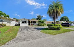8821 NW 11th St, Pembroke Pines, FL 33024