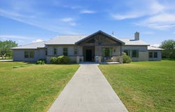 6137 Main, Mathis, TX 78368