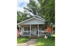 618 N Chestnut Street, Olathe, KS 66061