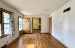 1516 Dixie St, Hutchinson, KS 67501