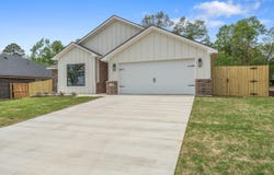 16218 Crossing Circle, Lindale, TX 75771