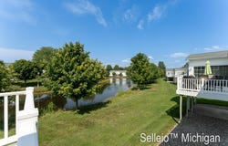 2482 E East Turning Leaf Way Way, Fruitport, MI 49415