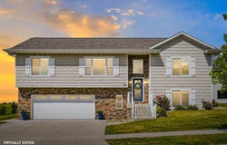 1365 Cedar Trail Drive, Dubuque, IA 52003