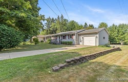 1419 Maplerow Avenue NW, Grand Rapids, MI 49534