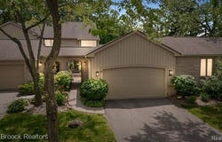 1122 Meadowglen Court, Bloomfield Hills, MI 48304