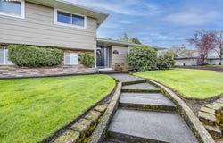2592 DUMAS DR, Springfield, OR 97477