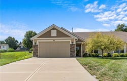 205 Ashmont Drive, Smithville, MO 64089