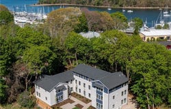 32 Exchange Street, East Greenwich, RI 02818