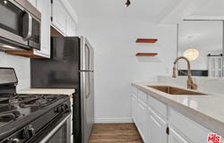 950 N Kings Rd, West Hollywood, CA 90069