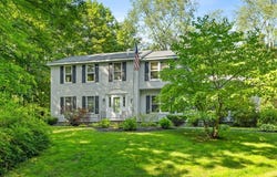 27 Park St, Pepperell, MA 01463