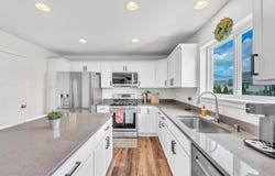 660 Spur Rd, Slinger, WI 53086