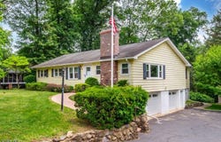 38 Longview Dr, Hanover Twp., NJ 07981-2025