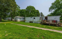 225/245 E 2nd St, Calhoun, KY 42327