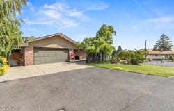 501 Viewcrest Pl, Selah, WA 98942