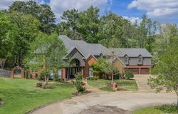 3 Stonegate Cir., Texarkana, TX 75503