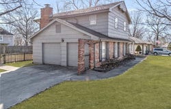 1100 SW AZURE Avenue, Blue Springs, MO 64015