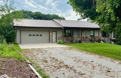 2672 Douds Rd., Libertyville, IA 52567