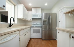 1828 FOXHUNT DRIVE, SUN CITY CENTER, FL 33573
