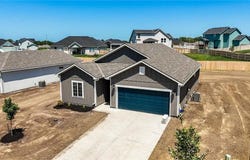 1660 Grayhawk Drive, Basehor, KS 66007