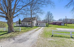 8400 N 7 Road, Mesick, MI 49668