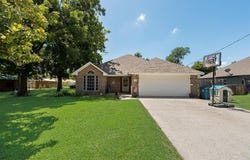 104 E North Street, Aubrey, TX 76227