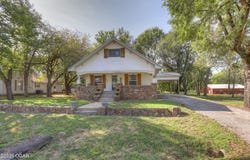 211 W Kneeland Street, Liberal, MO 64762