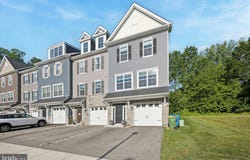 300 ROCK RUN CIRCLE, BROOMALL, PA 19008