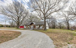 8613 Oxbow Lane, Neosho, MO 64850