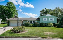 2800 W BACON Drive, Peoria, IL 61614