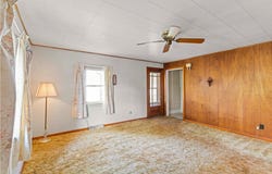 230 Mcclain St, Claysville, PA 15323