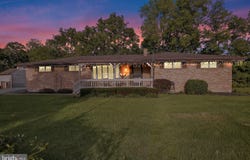 1048 CROSS KEYS Road, LEESPORT, PA 19533