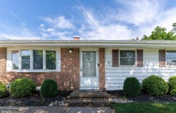 8 SHELLEY LA, HAMILTON, NJ 08690