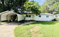 209 W Chase Drive, Goodman, MO 64843