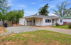 313 E Davis Avenue, Tipton, OK 73570