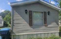 120 E 1ST Street, Bonnie, IL 62816