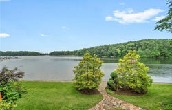 4618 Rex Lake Drive, New Franklin, OH 44319